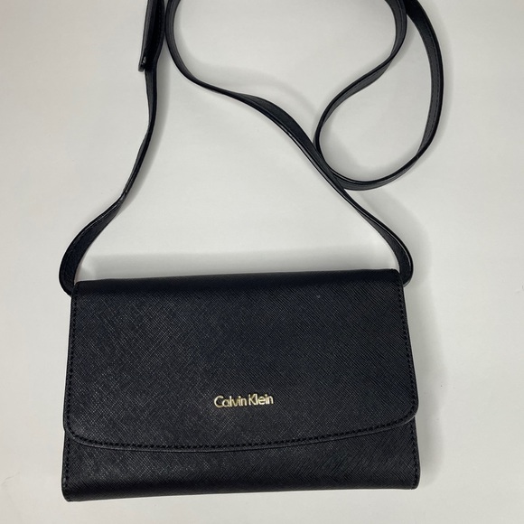 Calvin Klein Black Leather Shoulder Wallet - Picture 1 of 3